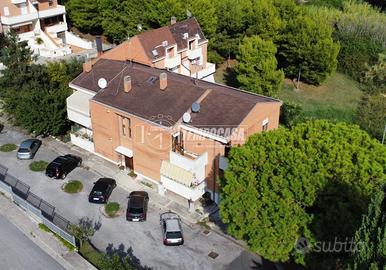 APPARTAMENTO CON TRE CAMERE E GARAGE!