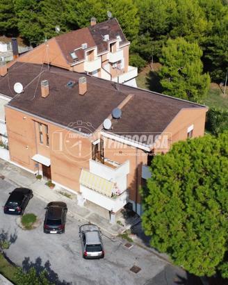 APPARTAMENTO CON TRE CAMERE E GARAGE!