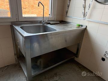 Lavello inox 120x70 con rubinetto