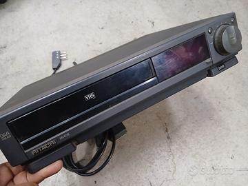videoregistratore  vhs hitachi 
