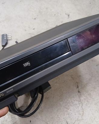 videoregistratore  vhs hitachi 