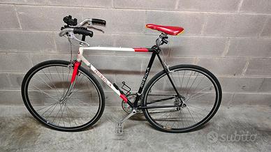 Bicicletta da corsa rosola vintage cambio canotto