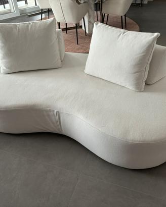 Divano design fatto a mano con molle, sfoderabile.