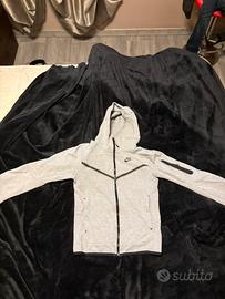 tuta nike tech grigia
