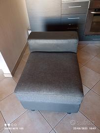 poggiapiedi divano grigio pouffe