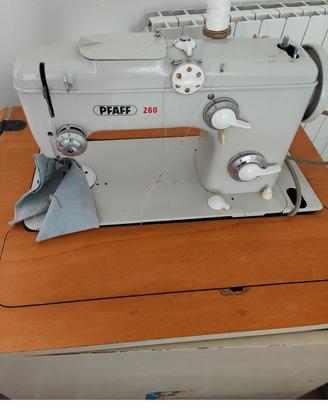 Macchina da cucire Pfaff 260