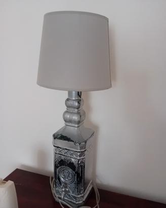 lume fatto con bottiglia