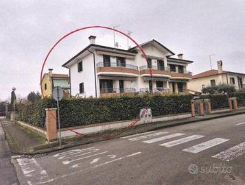 Immobile in asta di 173 m² con 4 locali e box auto