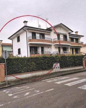 Immobile in asta di 173 m² con 4 locali e box auto