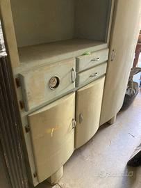 Credenza anni '50 - modello con ante bombate