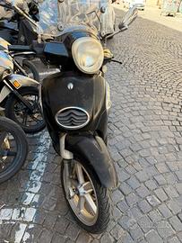 Scarabeo 200 light