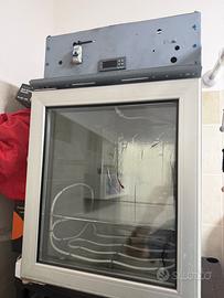 Incubatrice artigianale da ex frigo Red Bull