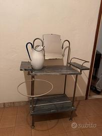 Mobiletto da toilette antico con brocca smaltata