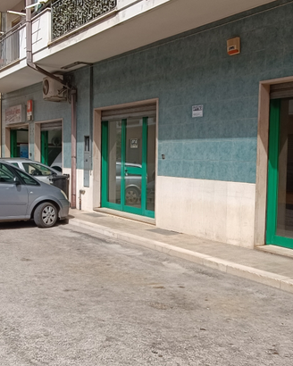 Locale con ampio parcheggio