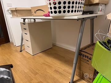 Scrivania IKEA altezza regolabile 160x80