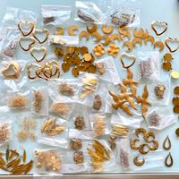 Bigiotteria in metallo e ottone
