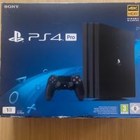 PS4 PRO CON HD MAGGIORATO DA 2TB+2 PAD+PS CAMERA.