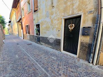 2 LOCALI A PESCANTINA