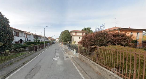 Villa a Vimercate libera subito su due piani 800eu