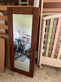 Specchio da parete in legno