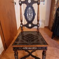 Sedia antica color ebano intarsiata 