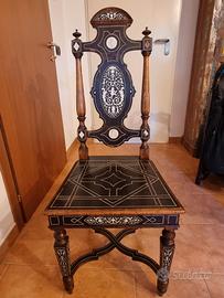 Sedia antica color ebano intarsiata 