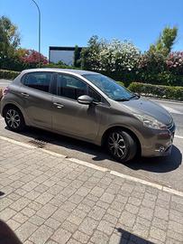 Peugeot 208 - 2012