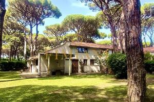 Villa di 120 m² con 5 locali e box auto a Castigli