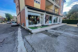 NEGOZIO A REZZATO