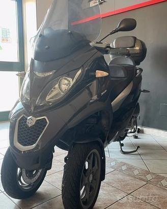 Scooter PIAGGIO MP3 300 guidabile con patente B