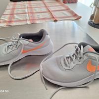 Scarpa/snikers Nike leggere ragazza misura 38,5