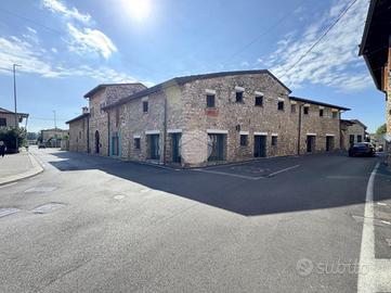 NEGOZIO A RODENGO SAIANO