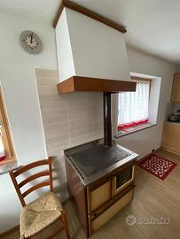 Cucina economica a legna con cappa