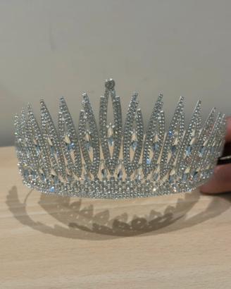 Corona sposa elegante con cristalli e argento