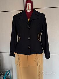 Elegante blazer pizzo e bottoni gioiello