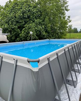 Piscina intex e robot offerto