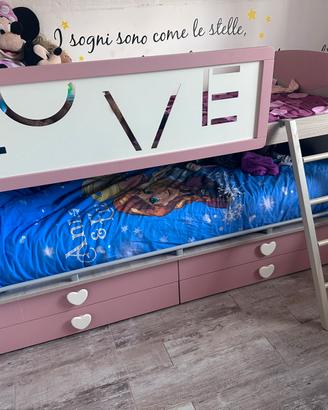 Letto sovrapposto, scaletta con cassetti e librer