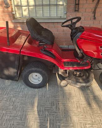 trattorino tagliaerba  MTD