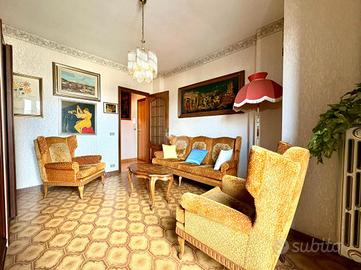 6 LOCALI A LA LOGGIA