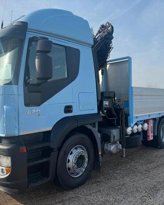 Iveco Stralis 420 con gru e cassone fisso Euro 5