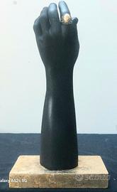 SCULTURA Main Stele Noire 40 CM Resina Legno