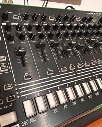 Roland TR-8 + Expansion TR707 e TR727