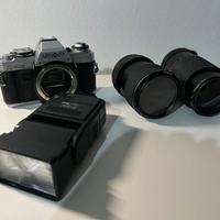 Fotocamera Minolta X-500 con obiettivi e flash