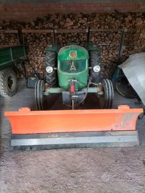 Trattore agricolo d'epoca Deutz 2505 con rimorchio