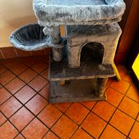 Alzata tira graffi gatto