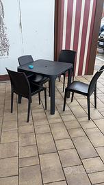 Set tavoli da esterno + sedie in plastica