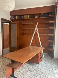 Scrivania con libreria in legno