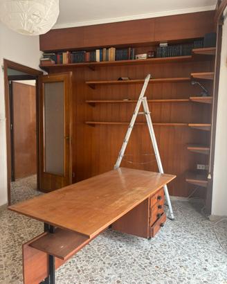 Scrivania con libreria in legno