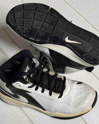 Nike Team Hustle