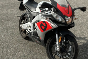 Stupenda pari al nuovo aprilia rs125